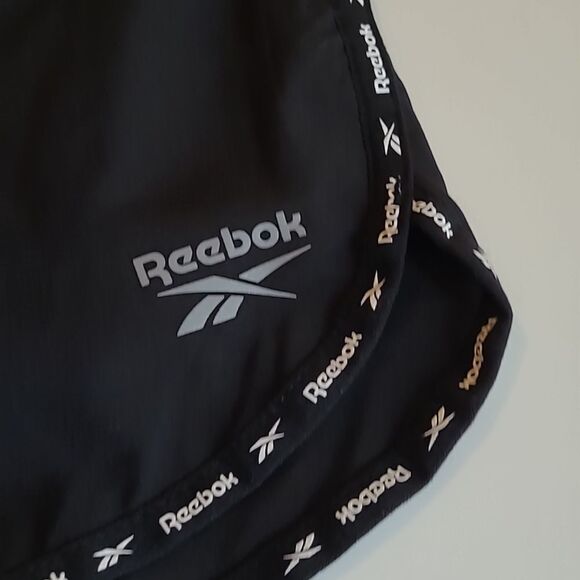 NEW M REEBOK POCKETS SHORTS BLACK WHITE ATTACHED PANTY DRAWSTRING RUNNING MEDIUM - Picture 2 of 9
